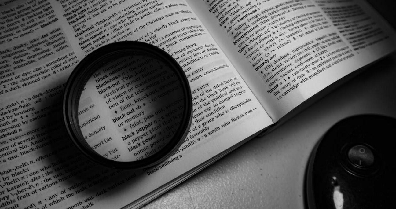 Dowiedz Się, Co to Eufemizm: Definicja i Przykłady