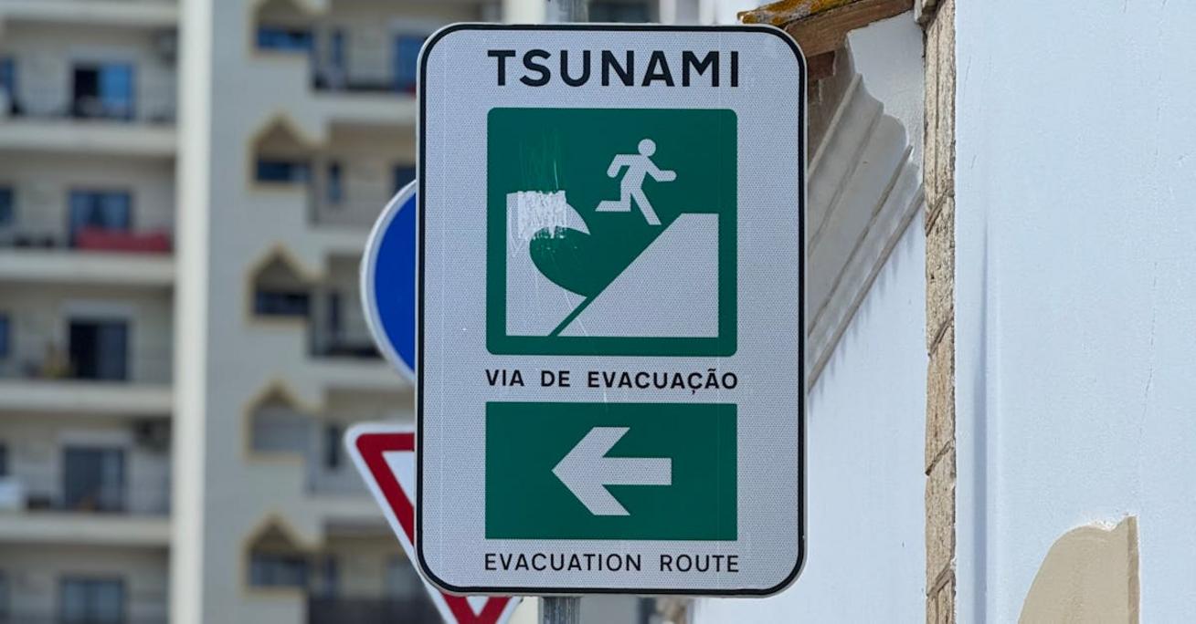 Tsunami – jak rozpoznać pierwsze oznaki i szybko się chronić