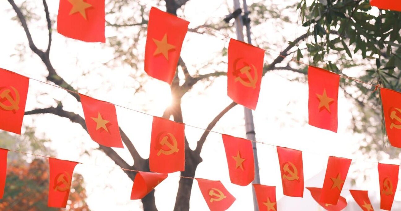 Nacjonalizm – czym jest i jakie ma kluczowe cechy ideologiczne